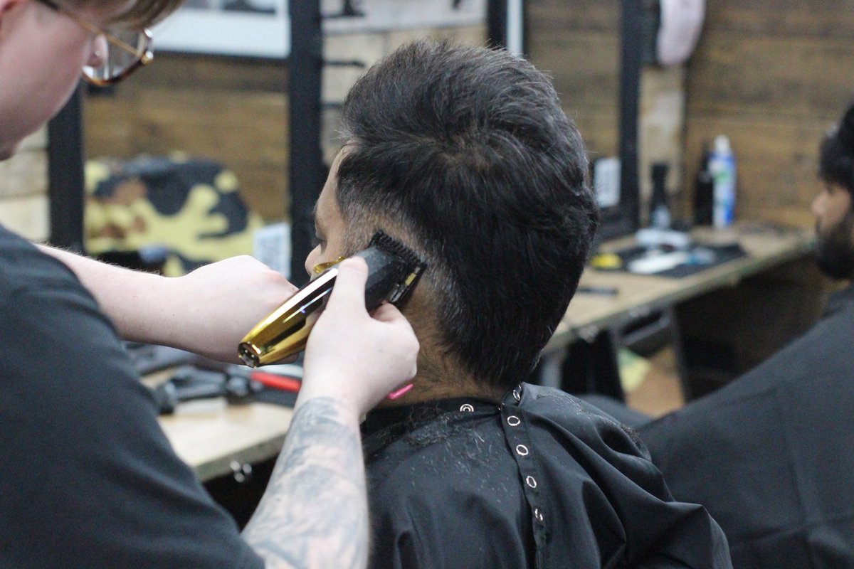 MONDAY LET'S GO 👊 It's the students final week of their NVQ level 2 diploma.

Don't panic we have 5 fresh faces for you coming into the barbershop offering you the finest FREE services in Cardiff.

 #Barber #Barberacademy #Barbering #Barberschool  
<a href="/UppercutDeluxe/">Uppercut Deluxe</a>