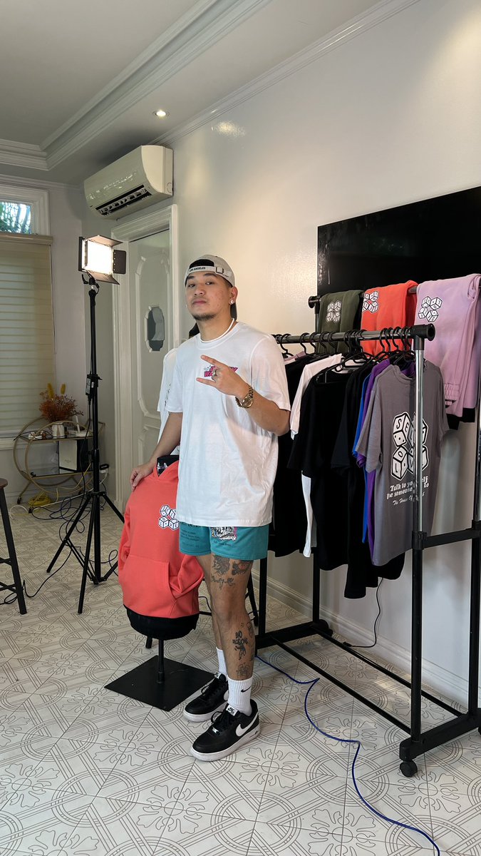 owhen_ranger's tweet photo. LIVE NOW! ❤️
THOC Merch Live Selling
https://t.co/ryRzagFj84
4pm-6pm
#FairfaxNetworkChannel
#TheHouseOfCollab
#THOCCycle1
#OwhenRanger https://t.co/8aa4US5fp2