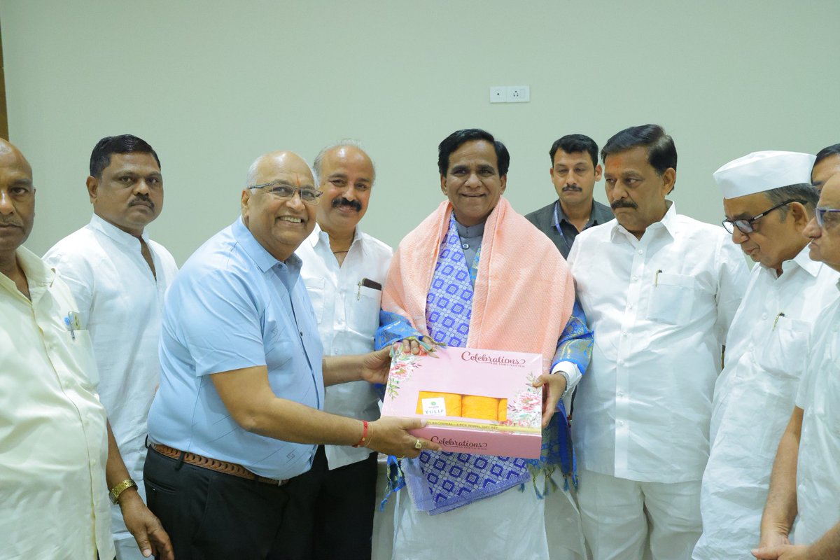 raosahebdanve's tweet image. सोलापूर असोसिएशन ऑफ कन्सल्टिंग सिव्हिल इंजिनिअर यांच्या वतीने आयोजित आणि आयकॉन स्टील जालना प्रायोजित 'स्थापत्य 2023' ह्या प्रदर्शनाच्या समारोपीय कार्यक्रमास उपस्थित राहून उपस्थित सर्वाशी संवाद साधला त्याचबरोबर विविध स्टॉल्स ला भेट दिली. #IconSteel #Sthapatya2023