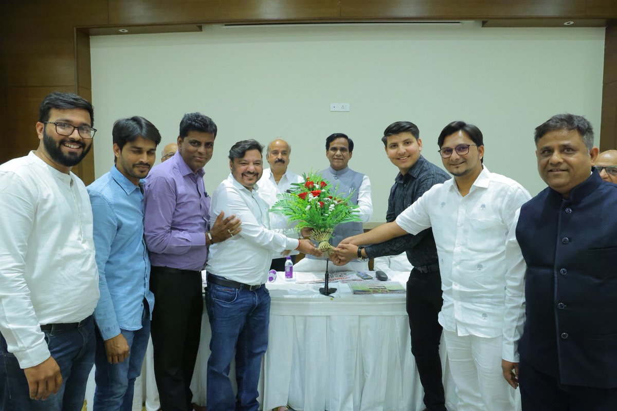 raosahebdanve's tweet image. सोलापूर असोसिएशन ऑफ कन्सल्टिंग सिव्हिल इंजिनिअर यांच्या वतीने आयोजित आणि आयकॉन स्टील जालना प्रायोजित 'स्थापत्य 2023' ह्या प्रदर्शनाच्या समारोपीय कार्यक्रमास उपस्थित राहून उपस्थित सर्वाशी संवाद साधला त्याचबरोबर विविध स्टॉल्स ला भेट दिली. #IconSteel #Sthapatya2023