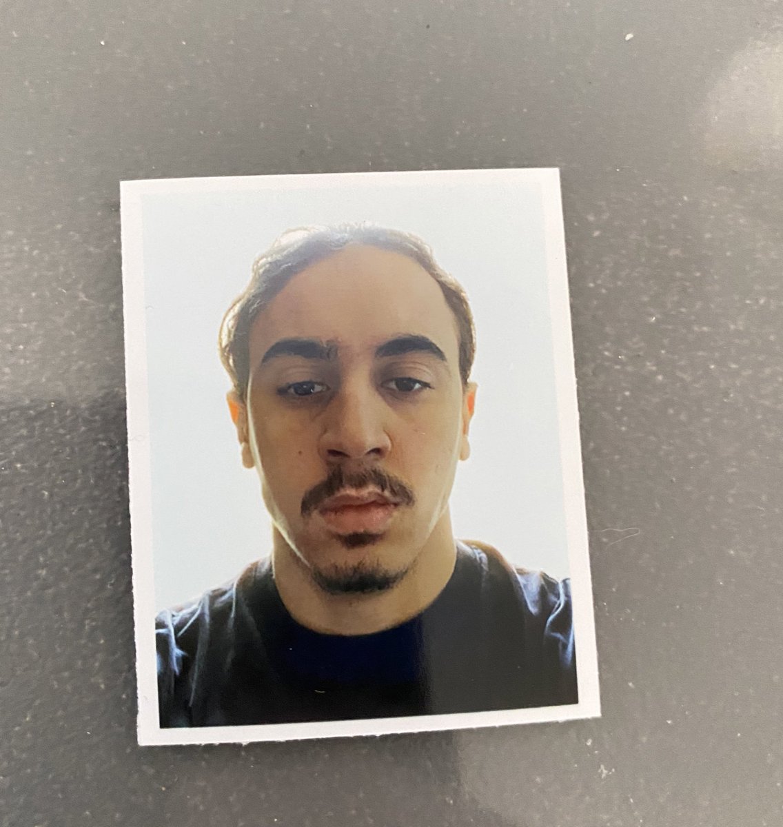 KerdaliHamza's tweet photo. J’ai voulu faire le lightskin sur la photo de mon permis j’ai pris un refus sa mère ptdrrrrr https://t.co/C6R8769JBy