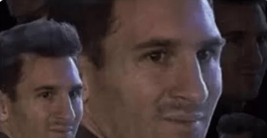lulisan__'s tweet photo. Planteé que estaba pensando en renunciar y mi jefe me dijo hagamos de cuenta que yo soy Scaloni, vos sos Messi. Que tengo que hacer para que Messi no se vaya
Yo estaba literalmente así: https://t.co/Xxa4G96oHy