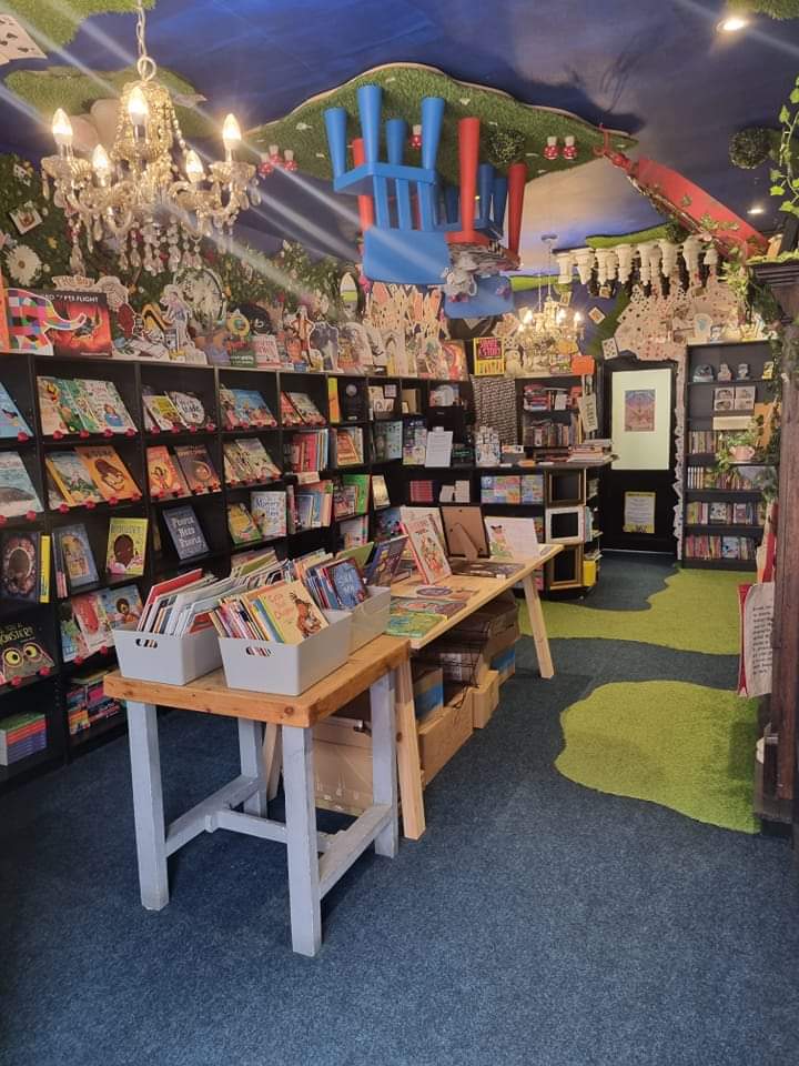 Wonderland Bookshop tweet media