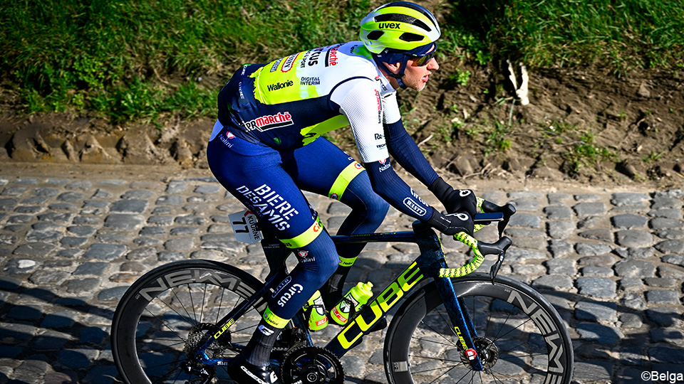 sporza_koers's tweet photo. Aerodynamische beenwarmers: het geheime wapen van Taco van der Hoorn (4e) in Kuurne-Brussel-Kuurne? 
https://t.co/nKvAipE7R9 https://t.co/Az7iFpvSb7
