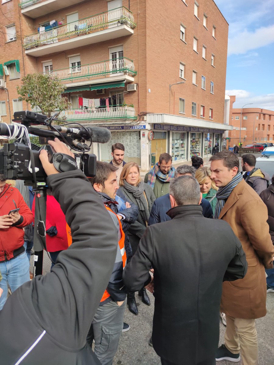 🟠 Agradecemos la visita del ministro Félix Bolaños en representación del Gobierno de España. Los #AfectadosMetro de #SanFernandoDeHenares necesitamos #SolucionesYA. No podemos seguir esperando a que se sigan hundiendo más casas, negocios y calles. #VidasRotas.