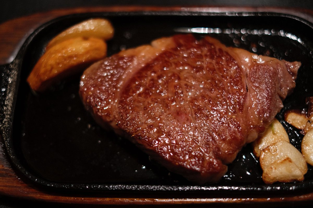 TRIPBASESTYLE's tweet photo. アンバサダー通信【栃木】
　
日光を旅したら訪れて欲しい「日光グルマンズ和牛」
こだわりの銘柄牛を独自の調理法で提供する予約必須のステーキ店。
口中に広がる肉本来の旨みと甘みは、ここだけで体験出来る特別な時間！
※通常は撮影NGです。

https://t.co/WzACqQ7TSM

#フェアフィールド道の駅 https://t.co/0fAZp1tIz7