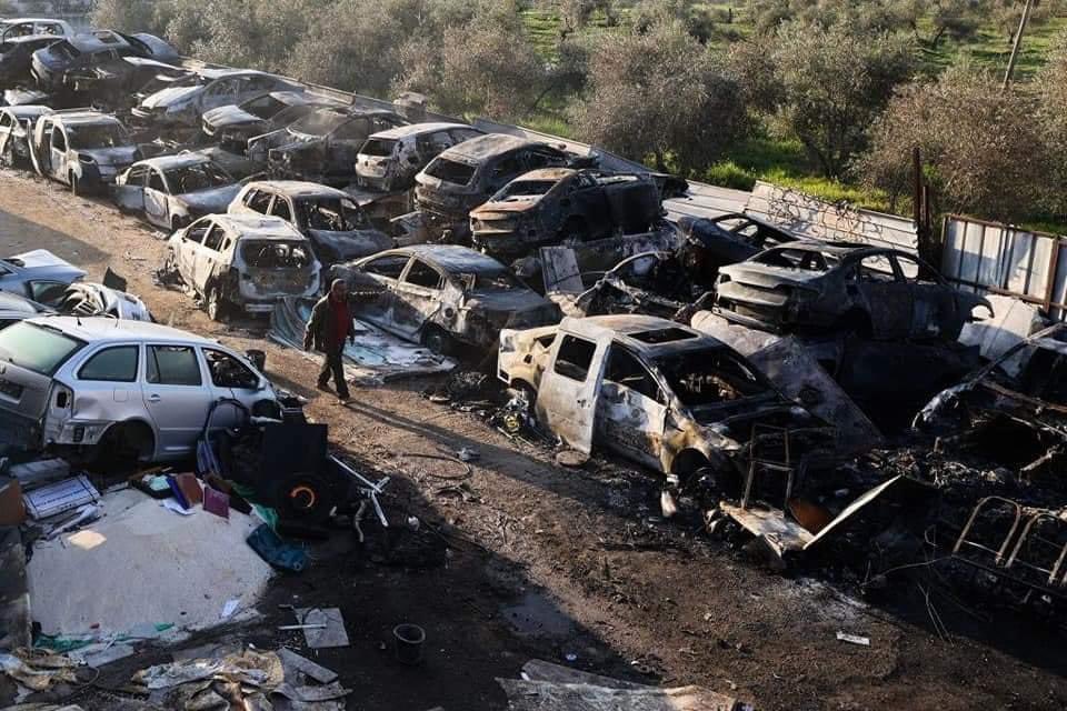 Insane how Israelis are allowed to be extremists and terrorists and Palestinians have to accommodate, every time. 

Hawara - occupied  Nablus this morning

#Israel