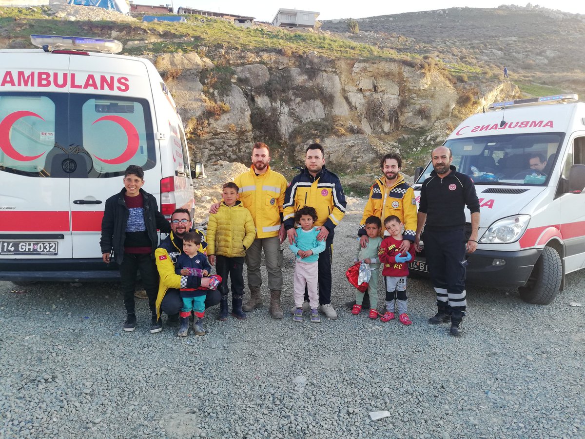 fuatvural14's tweet photo. Çok acı hikayeler var işini iyi yapmayanların vebali çok ağır olacak.
1 Kamu binaları çok sağlam olmalı
2Tüm binalar denetlenmeli
3Şimdiden açıkalanlara tuvalet yap
4Kurtarma eğitimi vererek ekipler çoğaltılmalı
5Okullarda dersolarak verilmeli
6Teknoloji ve bilimin önemi
#DEPREM https://t.co/M2WvovVXcj