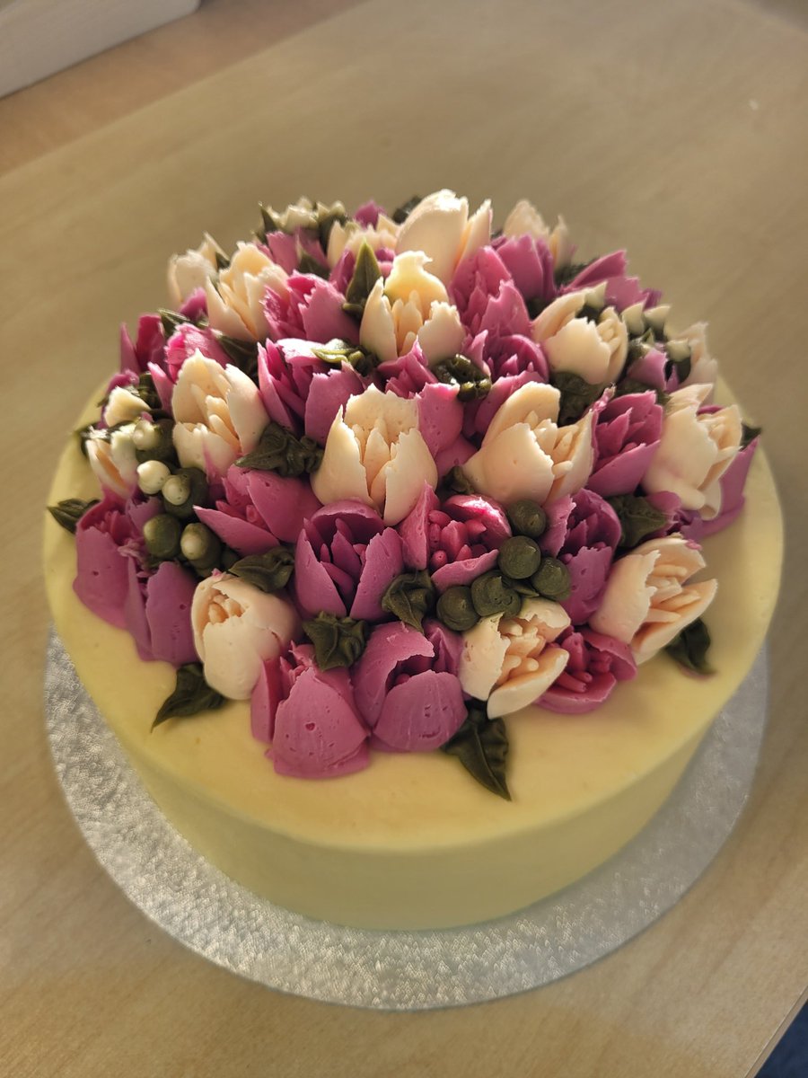 The Stroke Ward at Bolton have had a lovely cake donated this Morning from a staff members Mum to say thankyou for all our hard work when we recently looked after a friend of hers. ❤️
<a href="/boltonnhsft/">Bolton NHS Foundation Trust</a> #cake