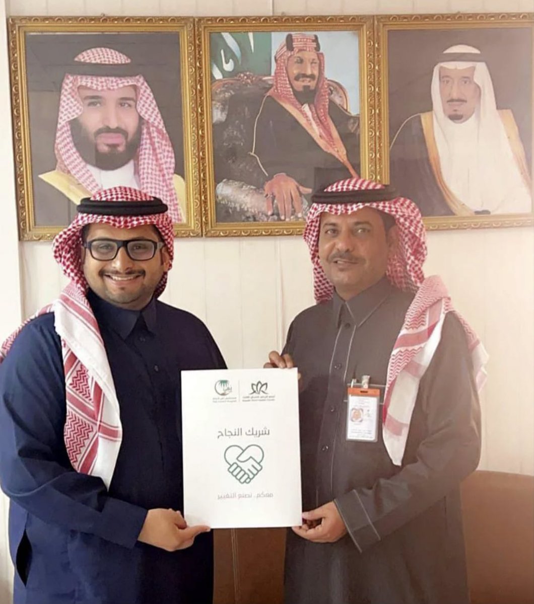 nafi011hospital's tweet photo. #مبادرة

انطلاقاً من أهمية تعزيز المسؤولية المجتمعية .. سعادة مدير مستشفى نفي العام يدشن مبادرة "شريك النجاح" تحت شعار "معكم نصنع التغيير". 
والتي تستهدف عدداً من الشراكات المجتمعية مع القطاعات "الحكومية والخاصة والغير ربحية" للمساهمة في تطوير المستشفى ودعم موارده. https://t.co/eJprxXKxTQ