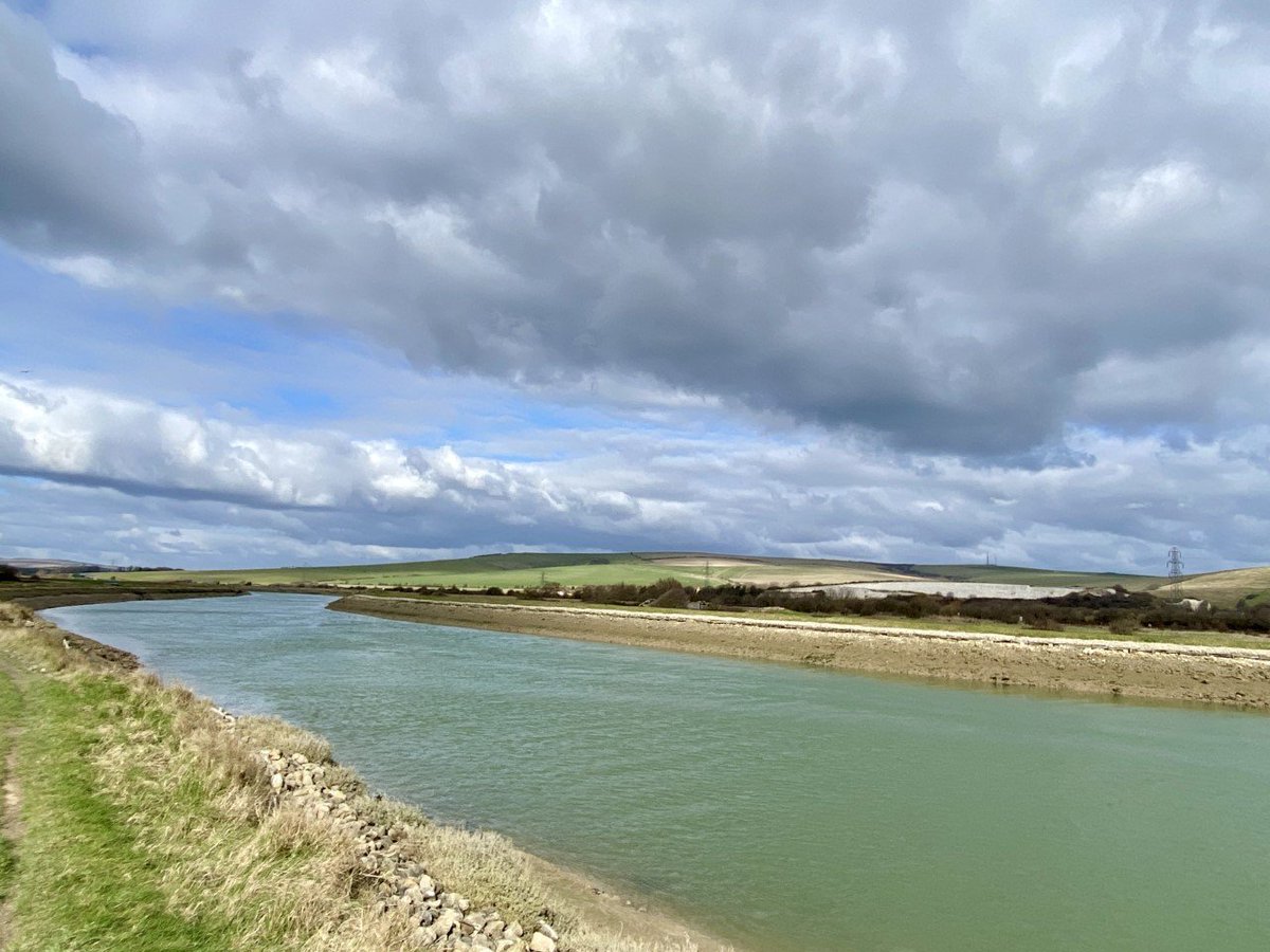 marcthevet's tweet image. Weekend stroll fairly flat 8.5-mile loop from #AbergavennyArms Pub in #Rodmell to #Newhaven via #Southease, #Piddinghoe, along #RiverOuse. Both churches date from 12th Century with plenty of wildlife en route. Pub serves impressive plant-based pie &amp;amp; mash too! #SouthDowns #Sussex
