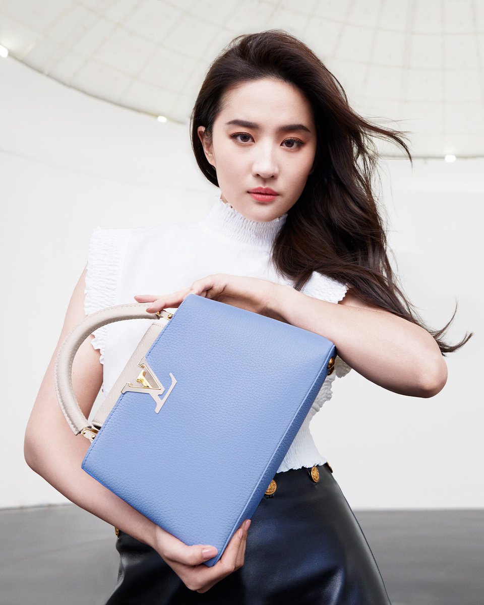 liuyifeifanclub's tweet photo. Liu Yifei for Louis Vuitton Capucines @yifei_cc @louisvuitton 😎
#liuyifei #yifei_cc #louisvuitton #lv #brandambassador #ambassador #lv #刘亦菲 #劉亦菲 #CrystalLiu #YifeiLiu #유역비 #หลิวอี้เฟย #LưuDiệcPhi #リウイーフェイ #ЛюИфэй #capucines #lvcapucines https://t.co/D5zc3JTtIA