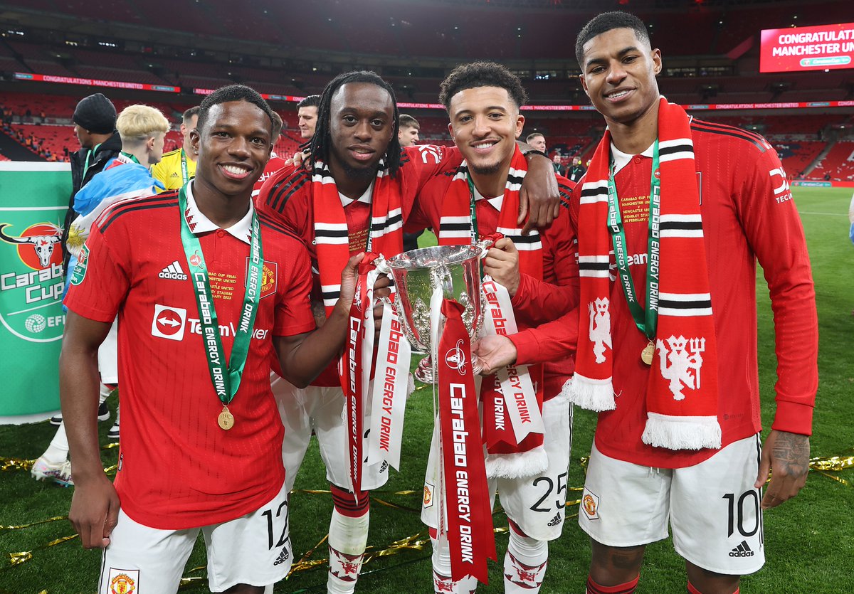 EuropaLeague's tweet photo. 🔴 Manchester United = English League Cup winners 🏆👏

What other silverware will they lift this season? 🤔

#UEL https://t.co/z9tcIkpUtm