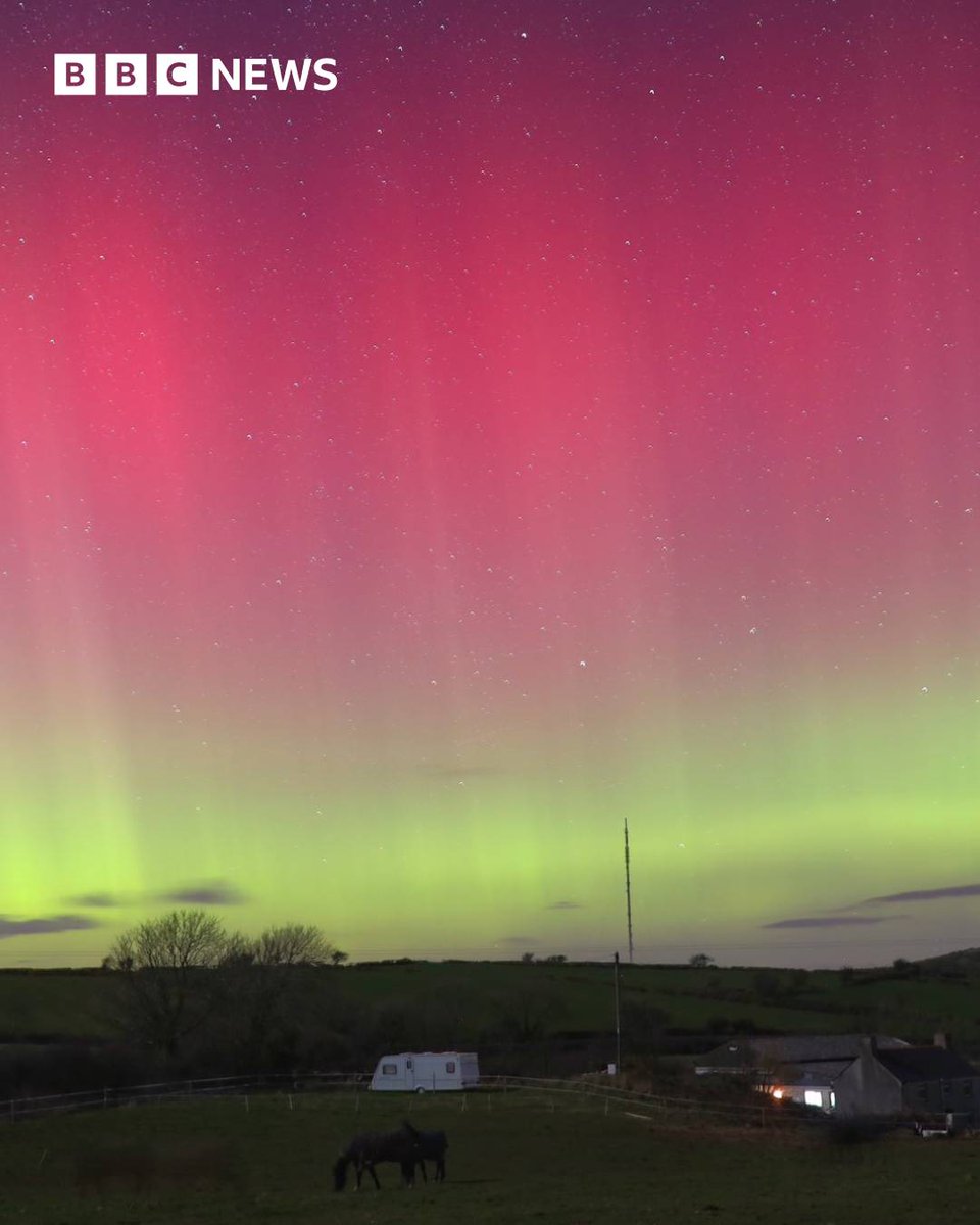 In a rare display, the northern lights were seen across Wales on Sunday night 🤩

📸 Photos by: Dafydd Wyn Morgan (Tregaron); BBC Weather Watchers/MrsH (Staylittle); Chris Parry (Eryri); Hannah Baguley (Anglesey)