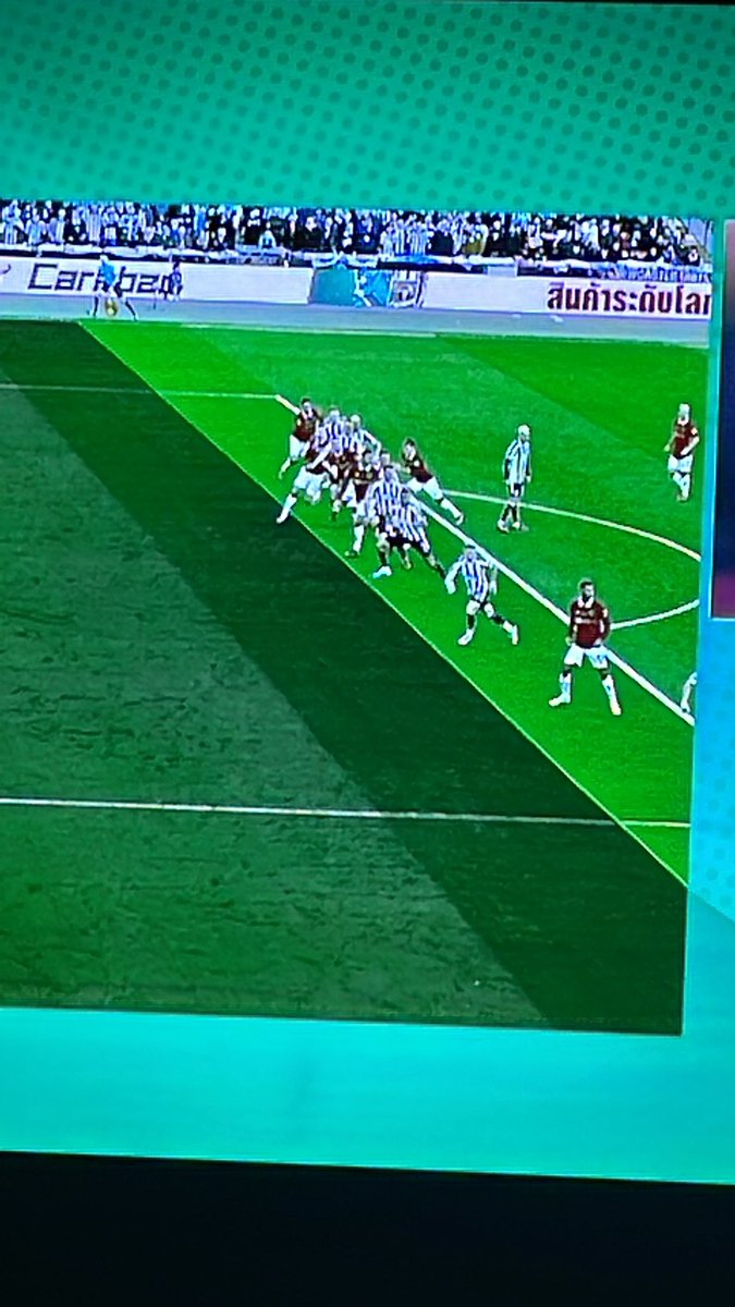 Wasn’t fussed who won this cup final but VAR is a shambles. 

I don’t see where the green line is touching a newcastle player👀 Casemiro is defo offside! His foot is in front of Wilson’s!