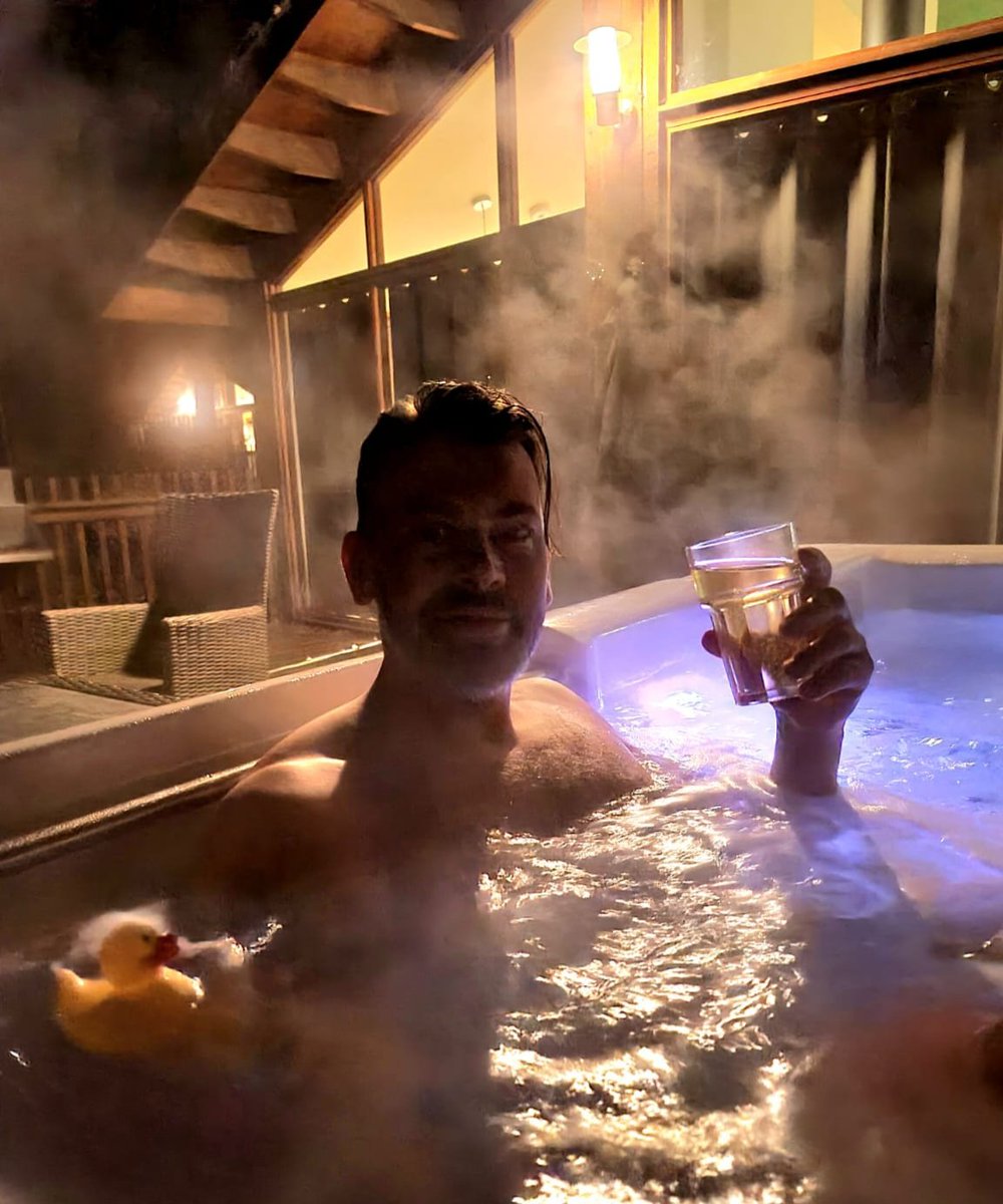 Eclectic Hound tweet media