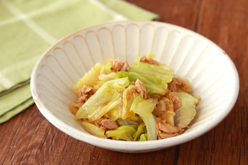 チンするだけなのに秒でなくなる美味しさ！『キャベツ』と『シーチキン』で作る簡単おかず♪