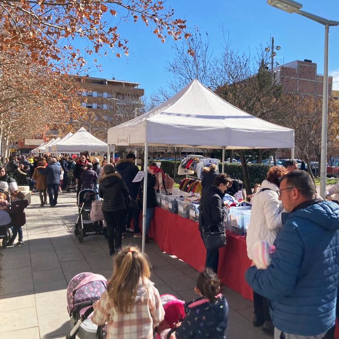 comerciofraga's tweet photo. ¡¡Muchas gracias a tod@s l@s que nos acompañasteis ayer domingo en la 39 edición del Mercado de Saldos y Oportunidades de la Asociación!!☺️🛍 ¿Nos contáis qué comprasteis? #mercadosaldosyoportunidades #saldos #oportunidades #fraga #yocomproenfraga #comprandoaquituganas #shopping https://t.co/7W2gYhireA