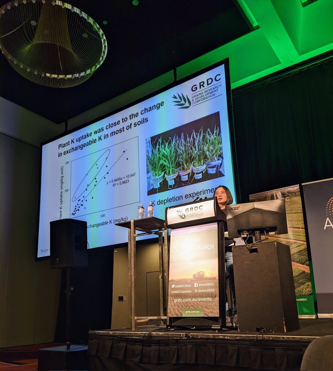 SoilsWest's tweet photo. Dr Miaomiao Cheng sharing the latest recommendations for potassium testing on loamy soil - "Colwell K is adequate to predict plant-available K over a wide range of WA soil types when soil exchangeable K is <400mg/kg" #GRDCUpdates #NPKproject https://t.co/L7UtHMp1et
