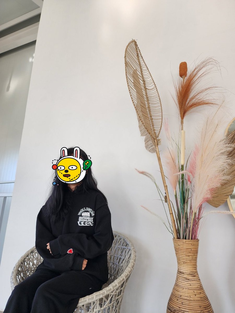 JMStarJournal's tweet photo. WADE x EU x CLOT collaboration black hoodie

charming Worldwild(wide)wade

@cripco_official 
@Worldwide_Wade

#worldwidewade
#emotionallyunavailable
#clot https://t.co/TYVO0U0jQR