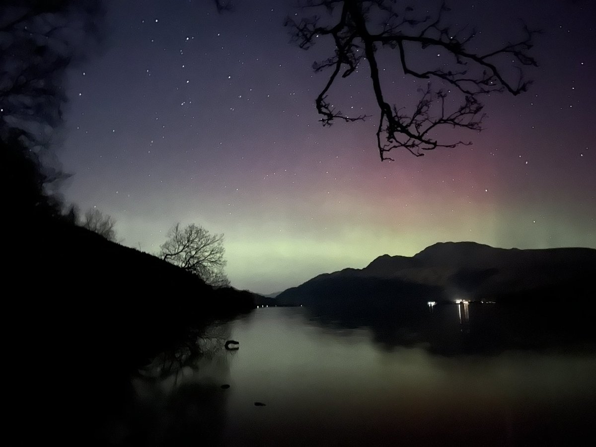 Joyful_Class's tweet photo. Took a drive to Loch Lomond last night to see the Aurora Borealis. https://t.co/Ee90peVCuo