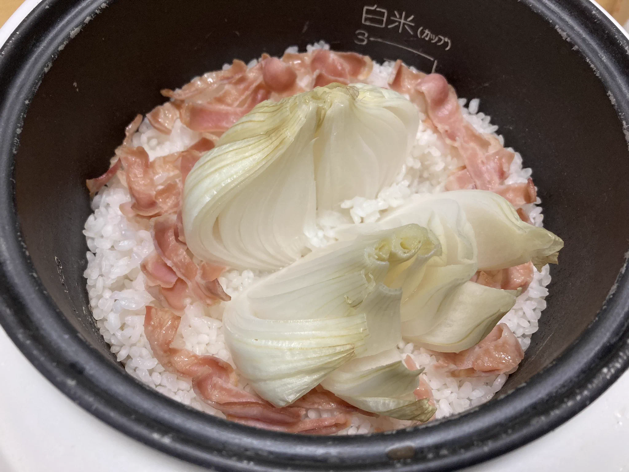 新玉ねぎが好きという人必見！新玉ねぎを使った「炊き込みご飯」のレシピ！