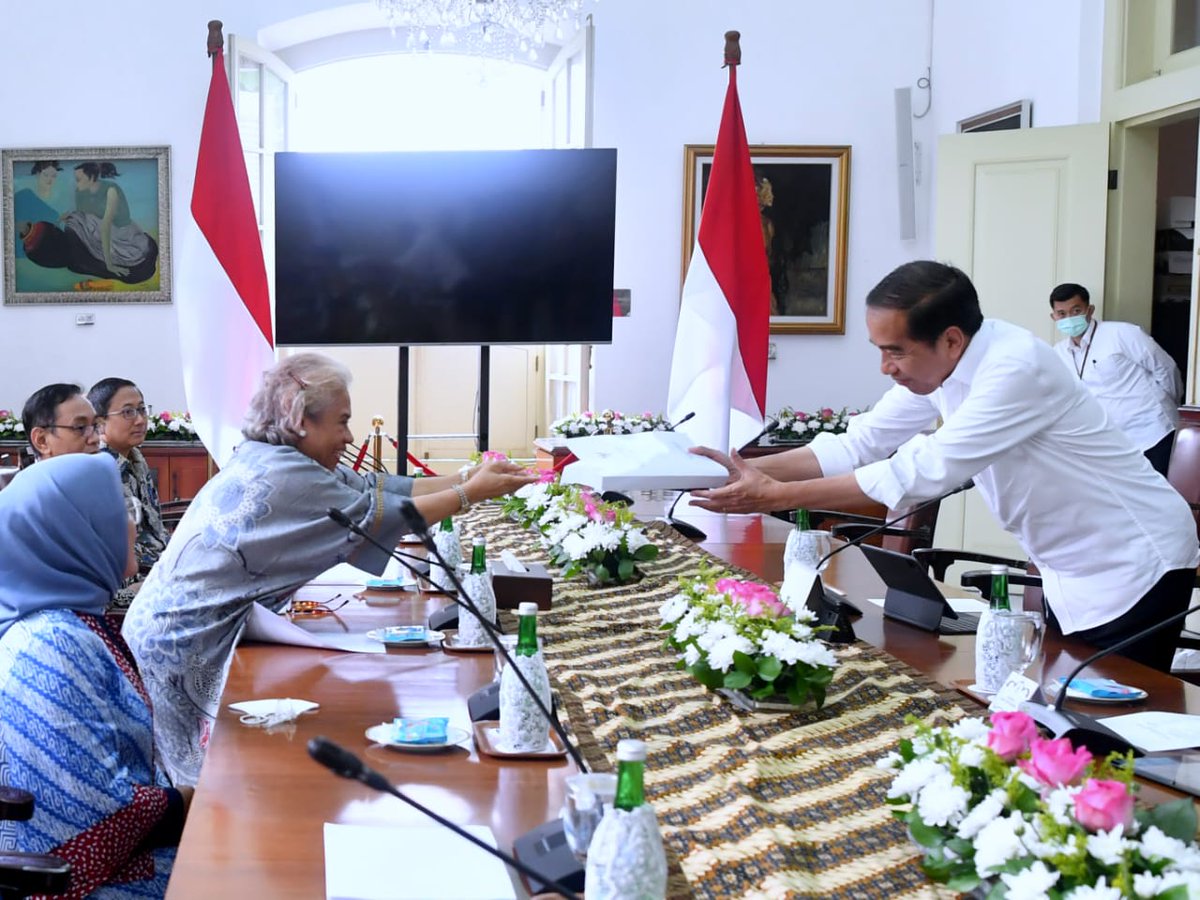 yulitasaarii___'s tweet photo. Presiden Jokowi menerima panitia seleksi (pansel) pemilihan calon anggota Komisi Pengawas Persaingan Usaha (KPPU) masa jabatan tahun 2023-2028 di Istana Kepresidenan Bogor, Senin, 27 Feb 2023. Pansel telah merampungkan proses seleksi dan melaporkan hasilnya kepada Presiden https://t.co/FUr9twhf12