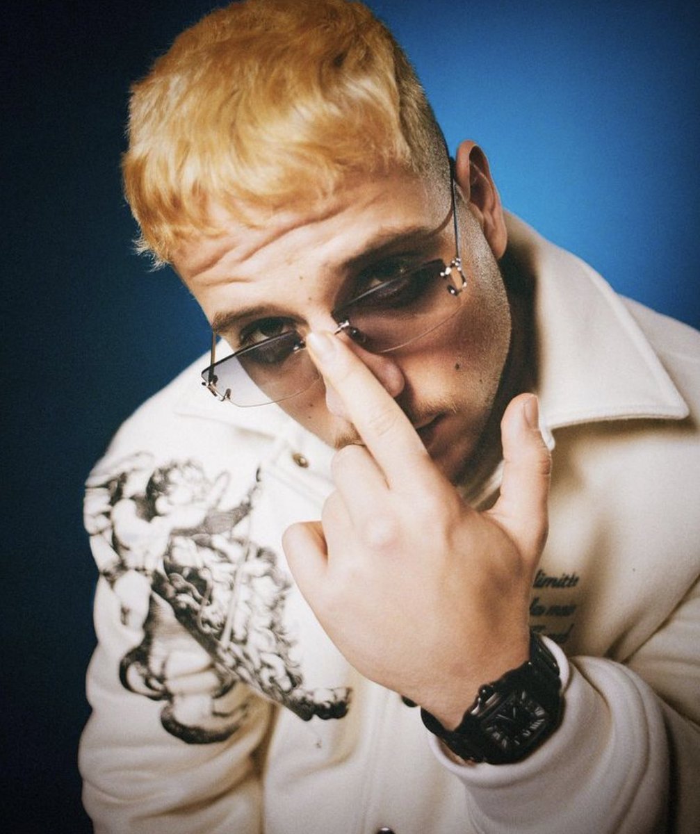 Bangrzfr's tweet image. Pour l’anecdote, le titre « Décembre » que PLK va interpréter chez COLORS est un titre qu’il a composé en live avec l’équipe « ENNA MUSIC » qu’il a récemment composé avec quelques uns de ses auditeurs ! 

Un travail avec ses supporters qui finit chez COLORS, c’est beau..✨