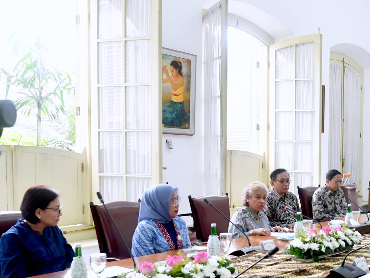 yulitasaarii___'s tweet photo. Presiden Jokowi menerima panitia seleksi (pansel) pemilihan calon anggota Komisi Pengawas Persaingan Usaha (KPPU) masa jabatan tahun 2023-2028 di Istana Kepresidenan Bogor, Senin, 27 Feb 2023. Pansel telah merampungkan proses seleksi dan melaporkan hasilnya kepada Presiden https://t.co/FUr9twhf12