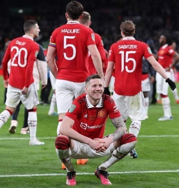 StretfordPaddck's tweet photo. We’ve gone from having players who refuse to train in the dark, to players like Weghorst, who couldn't give an interview as he started crying and hugged and thanked Erik ten Hag for giving him the opportunity. 🤩

The cultural reset we desperately needed is in full swing💪 #MUFC https://t.co/WEkoFR0zrv