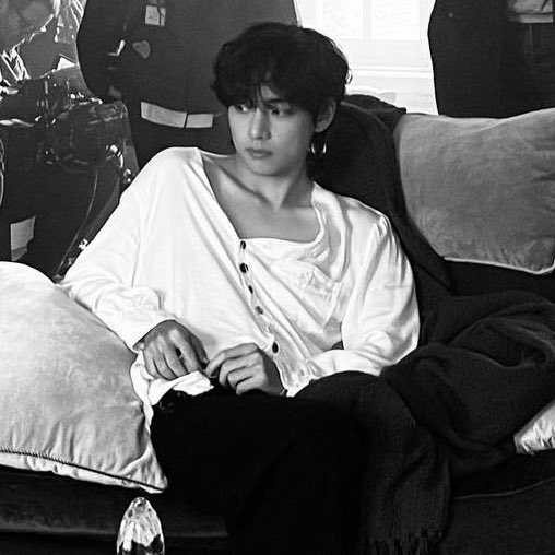 scineriy's tweet photo. excuse me kim taehyung??????! https://t.co/4p5DUHAvJn