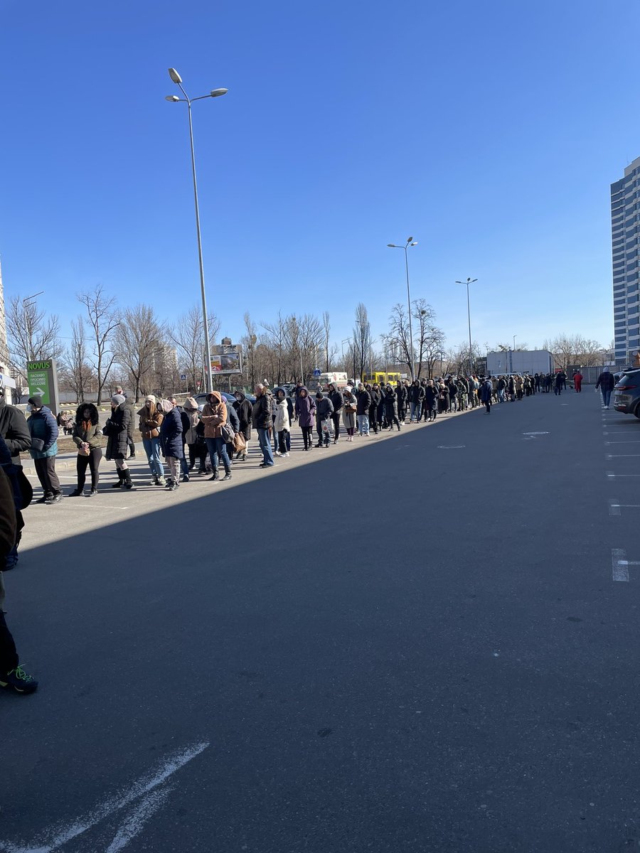 OlenaChek's tweet photo. The first days of the invasion were hard.
I remember going to the supermarket after a two-day curfew. There were hundreds of people queueing outside and empty shelves with no food inside. 
However, I was still determined to stay in Kyiv. 
#ukrainewar https://t.co/c9mztiZgzg