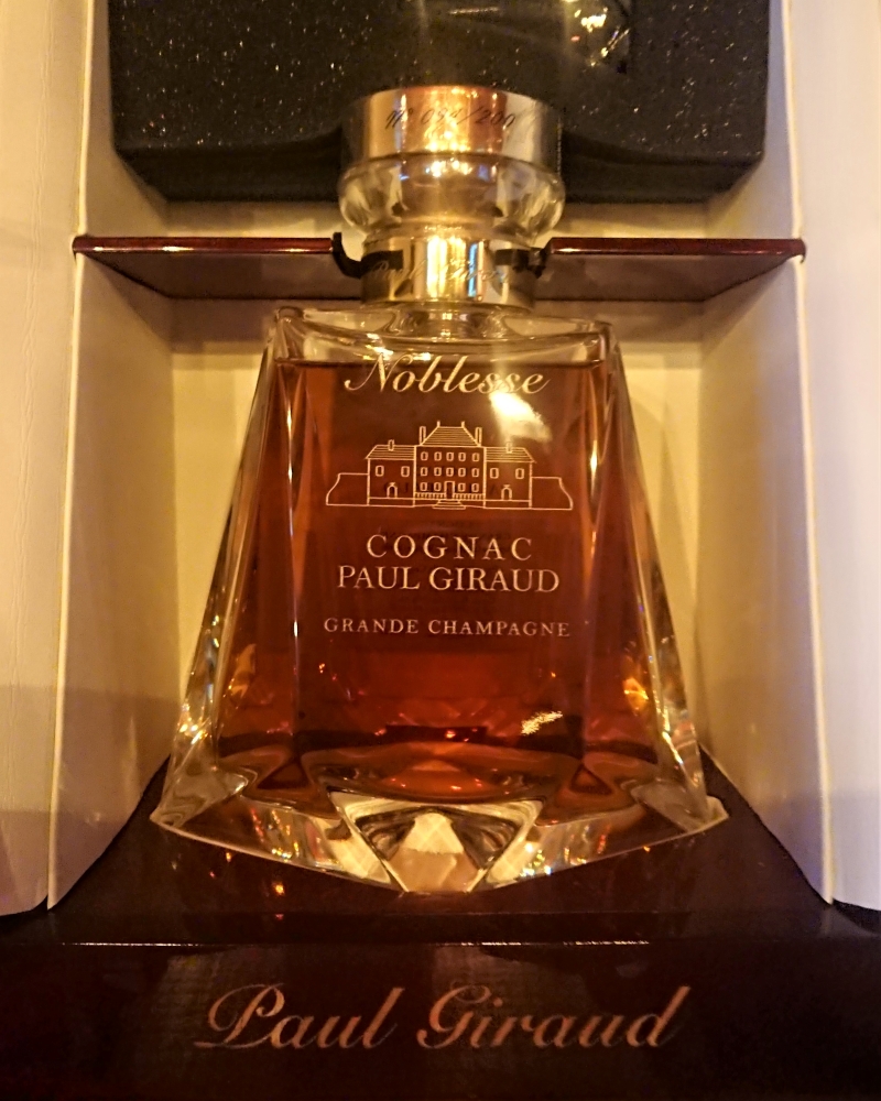 Brandoors_com's tweet photo. なかなかお目にかかれない高級酒🥃✨
” ポールジロー  ノブレス  クリスタルデキャンタ ”
国内流通はかなり少ない逸品です。

飲みたい・・・飲みたいぞぉ・・・。
そして安物のキャンディが合うか試してみたい。

#ブランデー　#コニャック　#範馬勇次郎 https://t.co/uodp5mCWdY