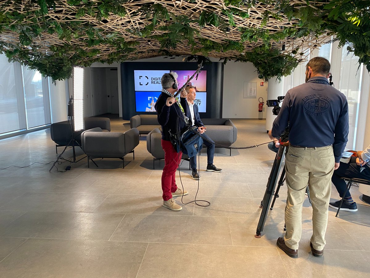 digitalrealtyFR's tweet photo. #BehindTheScene🎙️Interviews menées avec @KohlerDCPower sur le HVO100📍#PAR8 avec Jacky Pluchon - Vice Président EMEA Power Solutions Kohler, Lex Coors Chief Data Center Technology and Engineering Officer & Louis-Marie Le Leuch, Directeur Energie de chez Digital Realty #StayTuned https://t.co/bkjkYrjYQG