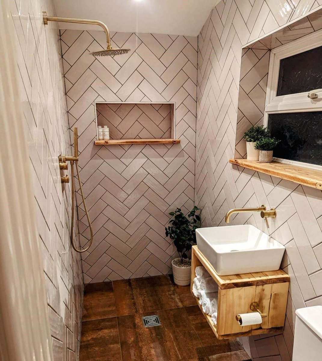 ManWhoMakes's tweet image. Who said #bathrooms have to be boring? 🚿

Two bespoke #WindowSills and an under-sink #StorageUnit are the perfect addition to this contemporary #washroom. 

manwhomakes.co.uk/pages/contact  

#BathroomInspo #Woodwork #StorageUnit #BathroomStorage #ManWhoMakes #Huddersfield