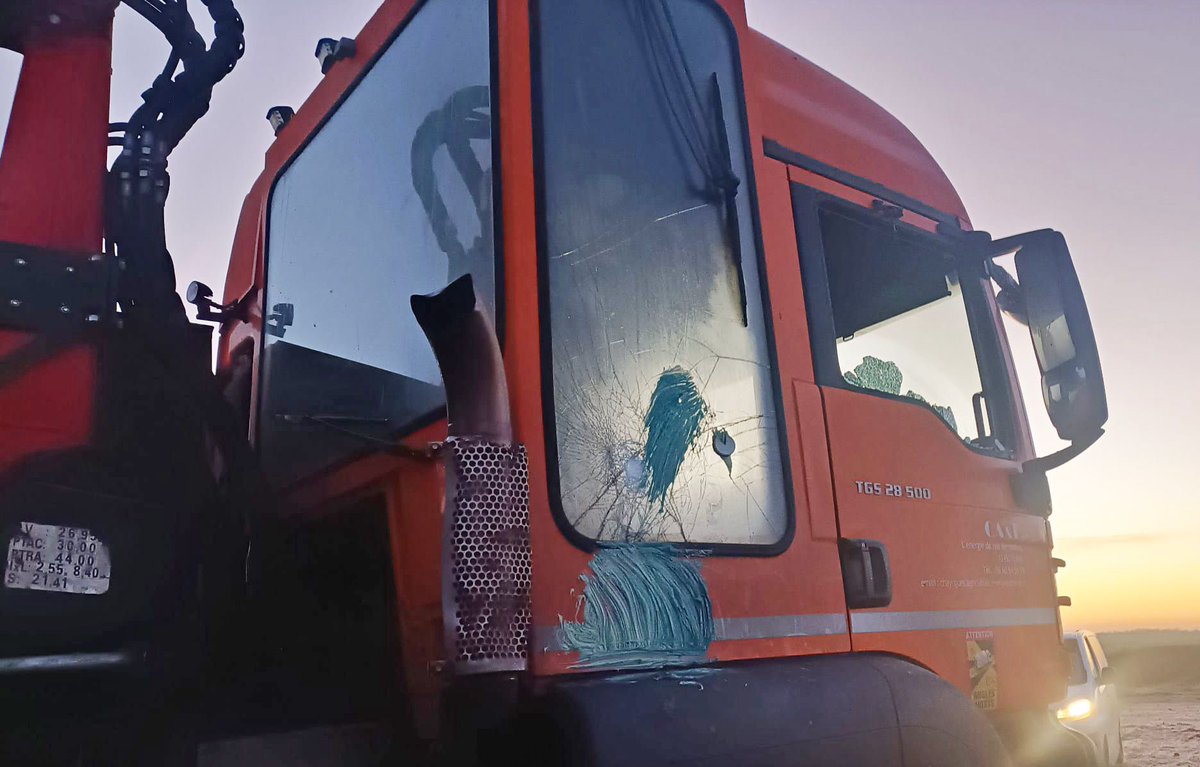 😡HONTEUX❗️ Le vandalisme, toujours présent sur les chantiers forestiers. Exemple ce mois-ci en #Occitanie : vitres brisées, graisse étalée, réservoir siphonné.. Inacceptable. Soutien à tous les travailleurs #forestiers qui œuvrent à l'indispensable gestion durable des #forêts 🇫🇷
