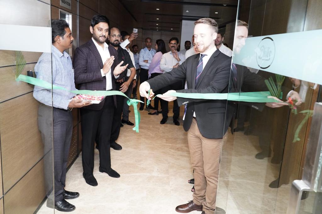 New Lithuanian Honorary Consulate in India was officially opened - this time in #Hyderabad! Mr. Kiran Divi, running one of the biggest pharma companies in India @LabsDivis was appointed as 4th HC of 🇱🇹 in 🇮🇳. Mr. Divi was greeted by @ZemaitisKarolis VM of Economy & innovation.