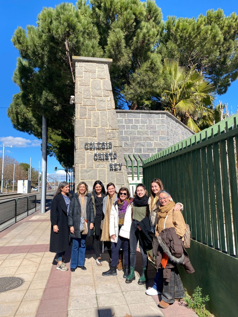 Tangram_LS's tweet photo. 👉 El vienes el Colegio Berakruz Ikastola de Markina visitó en Zaragoza el Colegio Cristo Rey Escolapios junto a nuestro staff. Los profesores pudieron compartir la manera de desarrollar el proceso de enseñanza en las 3 etapas y la creación de ambientes en Infantil. https://t.co/La0qrFb5Y9