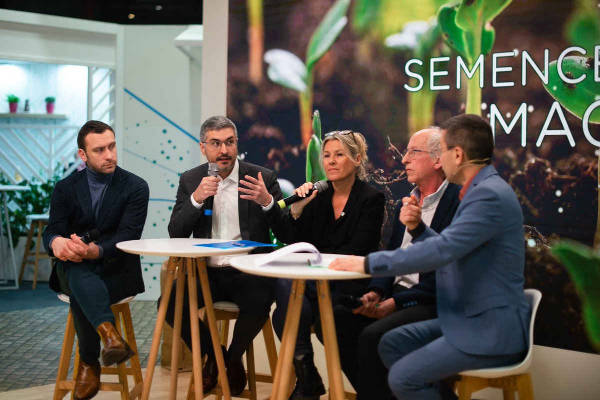 semae_officiel's tweet photo. "Si on veut aller plus vite et plus fort, il faut se donner les moyens" Sébastien Paque @UFSemenciers sur le financement de la recherche variétale dans un contexte de changement climatique
#SemenceMag #VillageSemence #SIA2023 https://t.co/VEFZsKZh2F