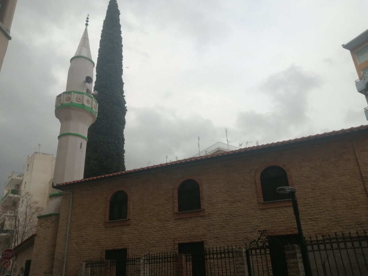 İskeçe Hürriyet Camisi çatıyı delen Selvi Ağacı minarenin boyunu geçmiş 🌲🇬🇷

#xanthi #iskeçe #greece #mosque #cami