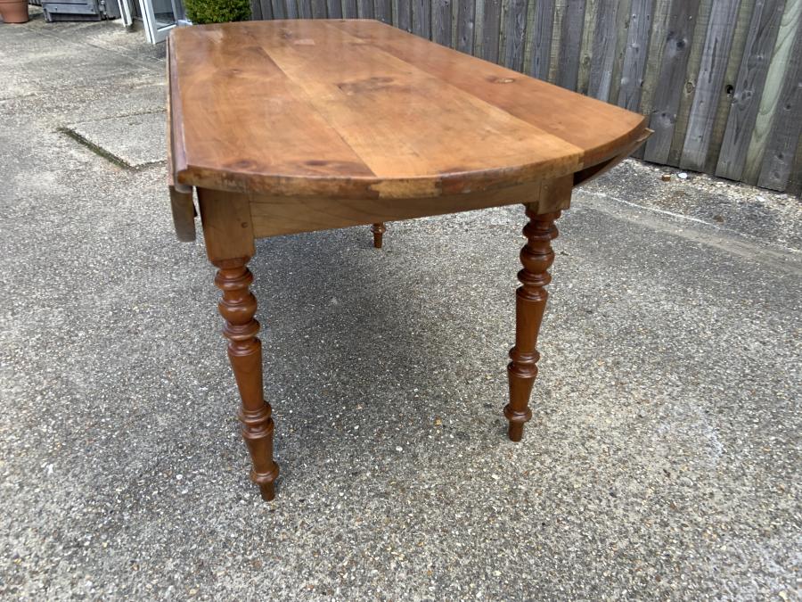 AntiqueTables1's tweet photo. Antique Cherry Oval Drop Leaf Dining Table
https://t.co/zUOSKdglCz
#ovaldiningtable #diningtable #antiquediningtable #antique #furniture #interiordesign #decor https://t.co/atr9iFVeQP