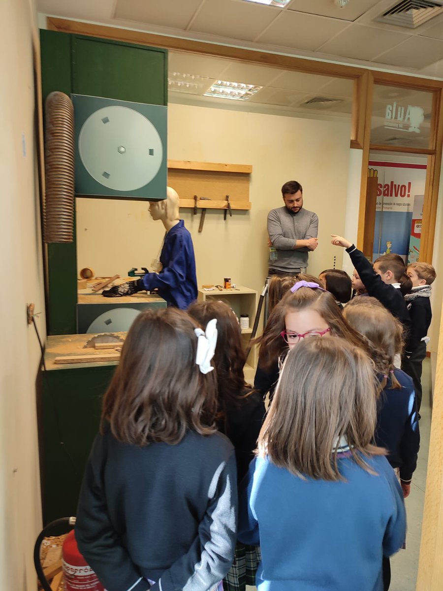 Los alumnos del primer ciclo de primaria han visitado el Aula de Prevención. 
Lo hemos pasado fenomenal con los escenarios y los Epis!!

#somosasunción #dalelikeysíguele