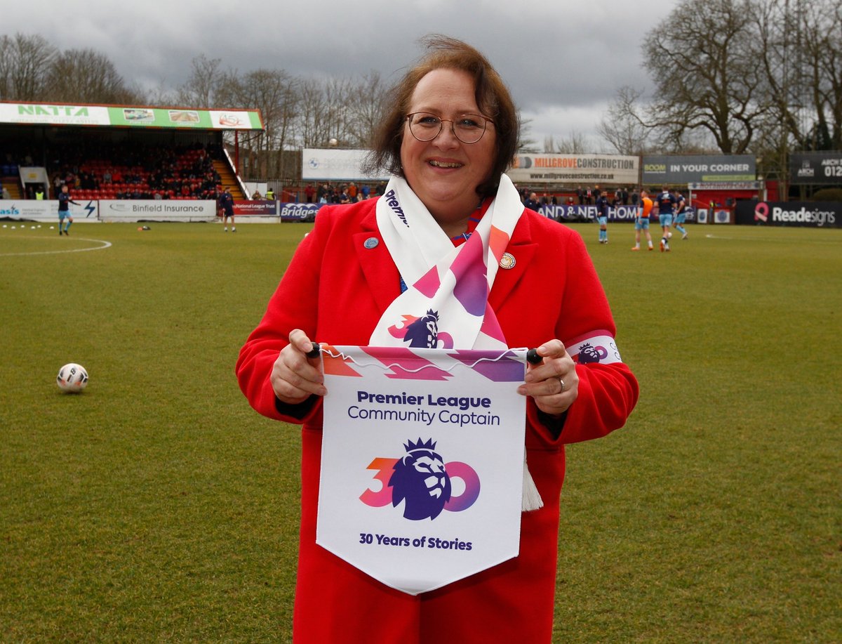 Congratulations to Kay Khan for being named the @OfficialShots Community Captain as part of @premierleague 30th anniversary.
This award recognises the exceptional voluntary work Kay does behind the scenes to aid the local community.
Thank you Kay!
#PL30 @TheVanaramaNL @TheNLTrust