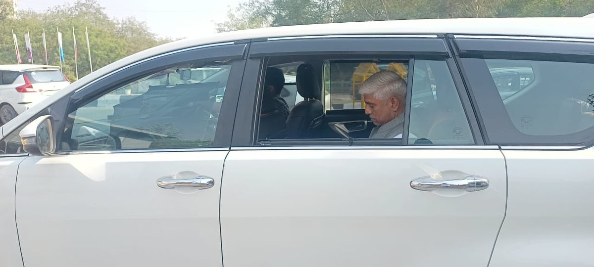 AdvRajendraPal's tweet photo. I have never seen such kind of undeclared emergency during my entire life as I have been compelled to park my vehicle at Sardar Patel marg by Chanakya Puri police and not allowing me to go, it’s sad day for my country. https://t.co/15HigQGZtw