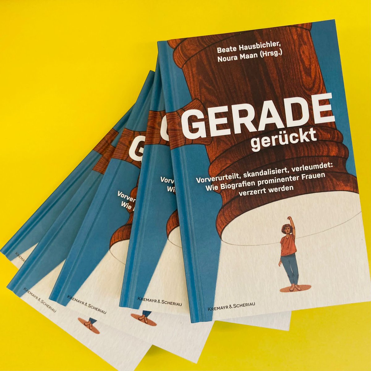 Ab heute ist die <a href="/derStandardat/">DER STANDARD</a> Serie  „Geradegerückt“ als Buch im Handel erhältlich! Danke an <a href="/KremayrScheriau/">Kremayr & Scheriau</a> und an die vielen Autorinnen, die so tolle Beiträge geschrieben haben ❤️