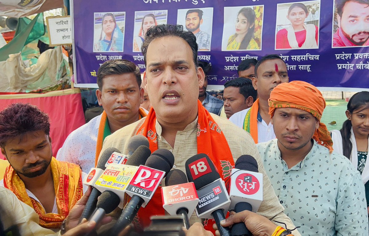 इस महापाप का ज़िम्मेदार कौन— 132 दिन से आंदोलनरत विधवा बहन ने रोते बिलखते अपना केश त्यागा ,बावजूद इसके कोई संवेदना नही ना किसी प्रकार से इस घटना को रोकने की पहल, प्रदेश को शर्मशार करने वाली घटना <a href="/bhupeshbaghel/">Bhupesh Baghel</a> <a href="/drramansingh/">Dr Raman Singh</a> <a href="/NitinNabin/">Nitin Nabin</a> <a href="/ajayjamwalbjp/">Ajay Jamwal</a> <a href="/thealokputul/">Alok Putul</a> <a href="/ArunSao3/">Arun Sao</a>