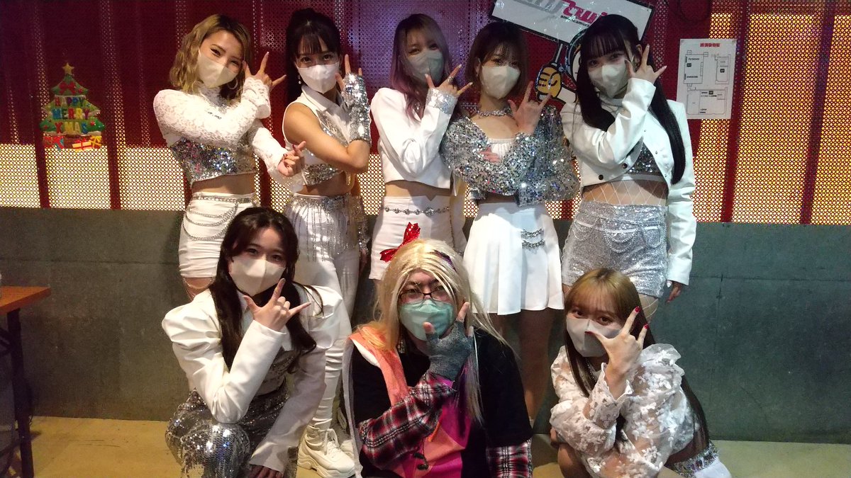 makoeall0109's tweet photo. 「AWESOME・8人目のメンバー」まこっちゃんとは・・・
AWESOMEのライブを「ド派手」に盛り上げるために現れた誰よりもAWESOMEを愛してやまねぇ奴である。
#AWESOME_7(@AWESOME_JP_7)
#エキパレ(@ookini_girls) https://t.co/djjVlaZ0MQ