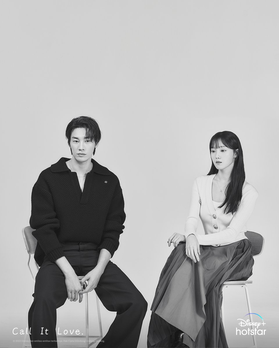 DisneyPlusID's tweet photo. Bagaikan madu! Pose-pose foto #KimYoungkwang dan #LeeSungkyung ini kelihatan manis banget! 🍯 https://t.co/6VZkvwrzGJ