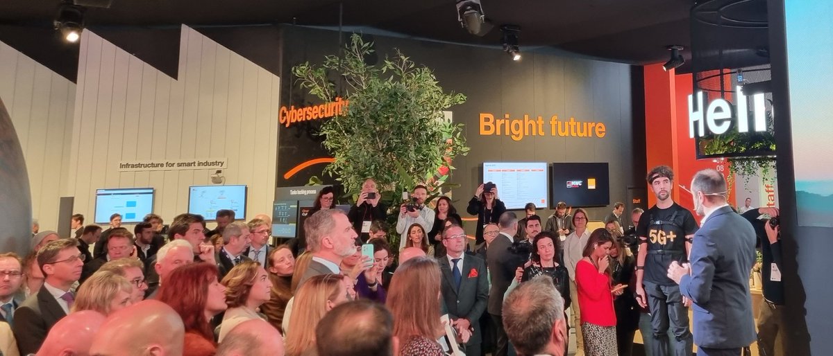 Guillaume Boudin (@guillaumeboudin) on Twitter photo #MWC23
Bienvenue au Roi d'Espagne sur le stand <a href="/orange/">Orange</a> du Mobile World Congress de Barcelone !
#Innovation #Tech4good #5G #Metaverse
<a href="/fallacher/">JF Fallacher</a> <a href="/MichaelTrabbia/">Michaël Trabbia</a> #MWC23
Bienvenue au Roi d'Espagne sur le stand <a href="/orange/">Orange</a> du Mobile World Congress de Barcelone !
#Innovation #Tech4good #5G #Metaverse
<a href="/fallacher/">JF Fallacher</a> <a href="/MichaelTrabbia/">Michaël Trabbia</a>