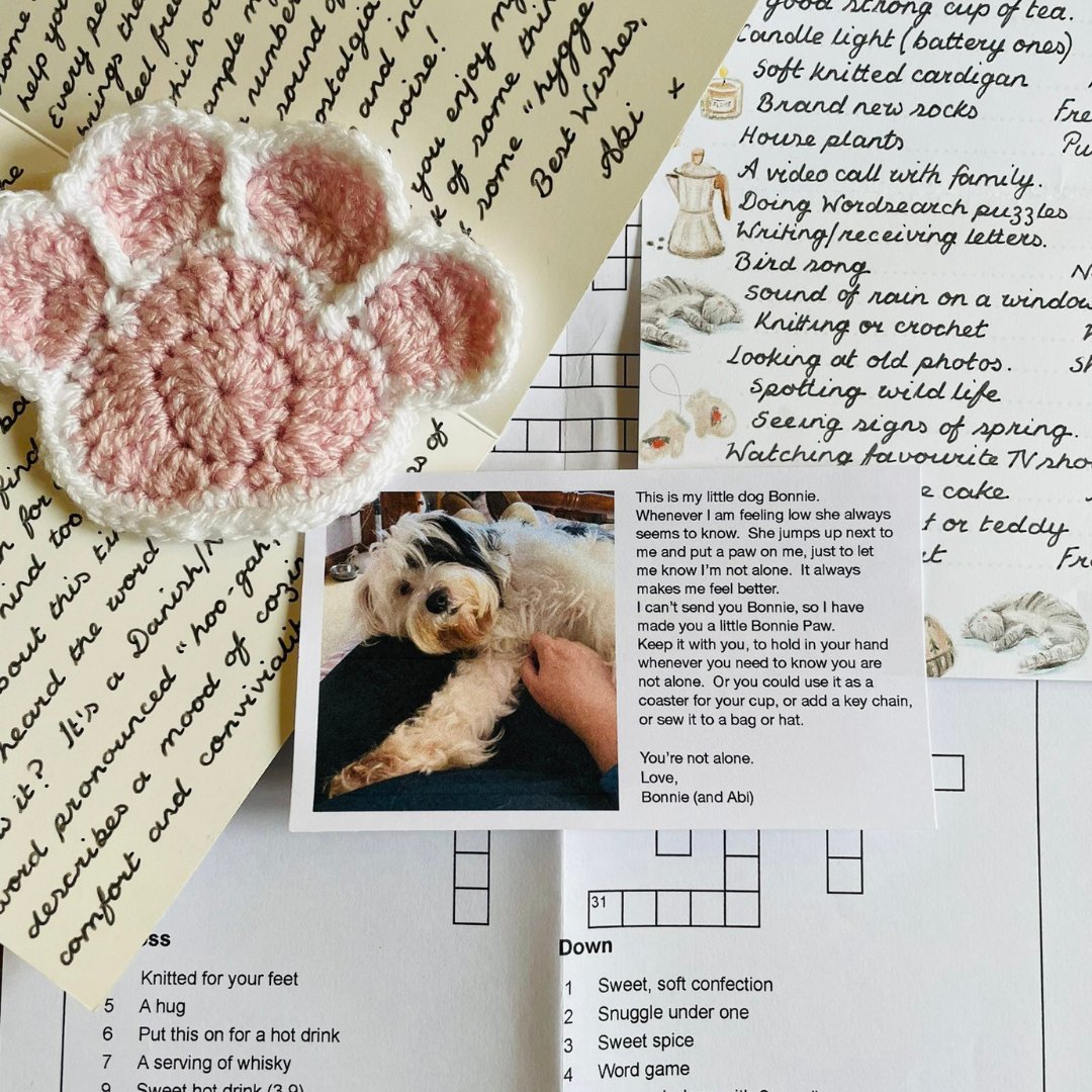 A knitted paw to represent writer Abi's dog Bonnie, a hygge list & word search in with a letter. A lovely package of cheer and kindness on its way to a patient living with cancer which will definitely distract the recipient from their illness and brighten a day ❤️ #DonateALetter